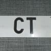 - SIGLA TARGA CT (CATANIA) SIGLA PROVINCIA ORIGINALE IN METALLO ANNI 90 DA COLLEZIONE PER ABARTH - FIAT - LANCIA - ALFA ROMEO - AUTOBIANCHI - CITROEN - RENAULT JAGUAR - MASERATI - MISURE cm 33,8 x 11 CIRCA CON CONFEZIONE ORIGINALE ISTITUTO POLIGRAFICO E ZECCA DELLO STATO MARCA ORIGINALE DELL'EPOCA ( RIF. CODICE P.G.S.B1 ) FONDO DI MAGAZZINO 28861 - CST UFF