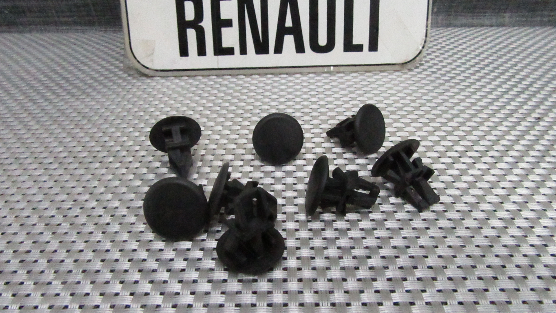 - 7703077201 TAPPO RIVESTIMENTO TAPPEZZERIA PER RENAULT R5 - KIT 8 PEZZI - IMPORTANTE! PRIMA DI ORDINARE - CONFRONTA LE IMMAGINI ED ASSICURATI DI VERIFICARE LA COMPATIBILITA' CON LA TUA VETTURA MARCA ORIGINALE RENAULT FONDO DI MAGAZZINO 31817 - CST-UFF
