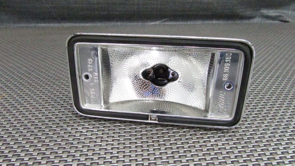 BASE FANALINO FRECCIA ANTERIORE PER FIAT 128 SPECIAL - IMPORTANTE! PRIMA DI ORDINARE - CONFRONTA LE IMMAGINI ED ASSICURATI DI VERIFICARE LA COMPATIBILITA' CON LA TUA VETTURA MARCA ARIC FONDO DI MAGAZZINO 32630 - F18