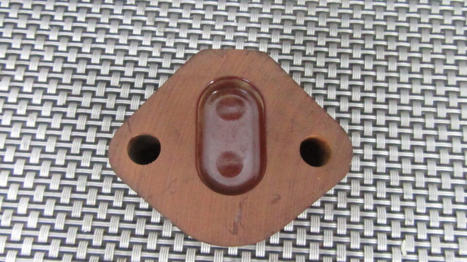 4263611 ISOLANTE BACHELITE POMPA CARBURANTE PER AUTOBIANCHI A112 - FIAT 127 - PANDA - UNO - SPESSORE mm 29 CIRCA - IMPORTANTE! PRIMA DI ORDINARE - CONFRONTA LE IMMAGINI ED ASSICURATI CHE SIA COMPATIBILE CON LA TUA VETTURA MARCA PRODUZIONE DELL'EPOCA FONDO DI MAGAZZINO 33362 - E 10 CST