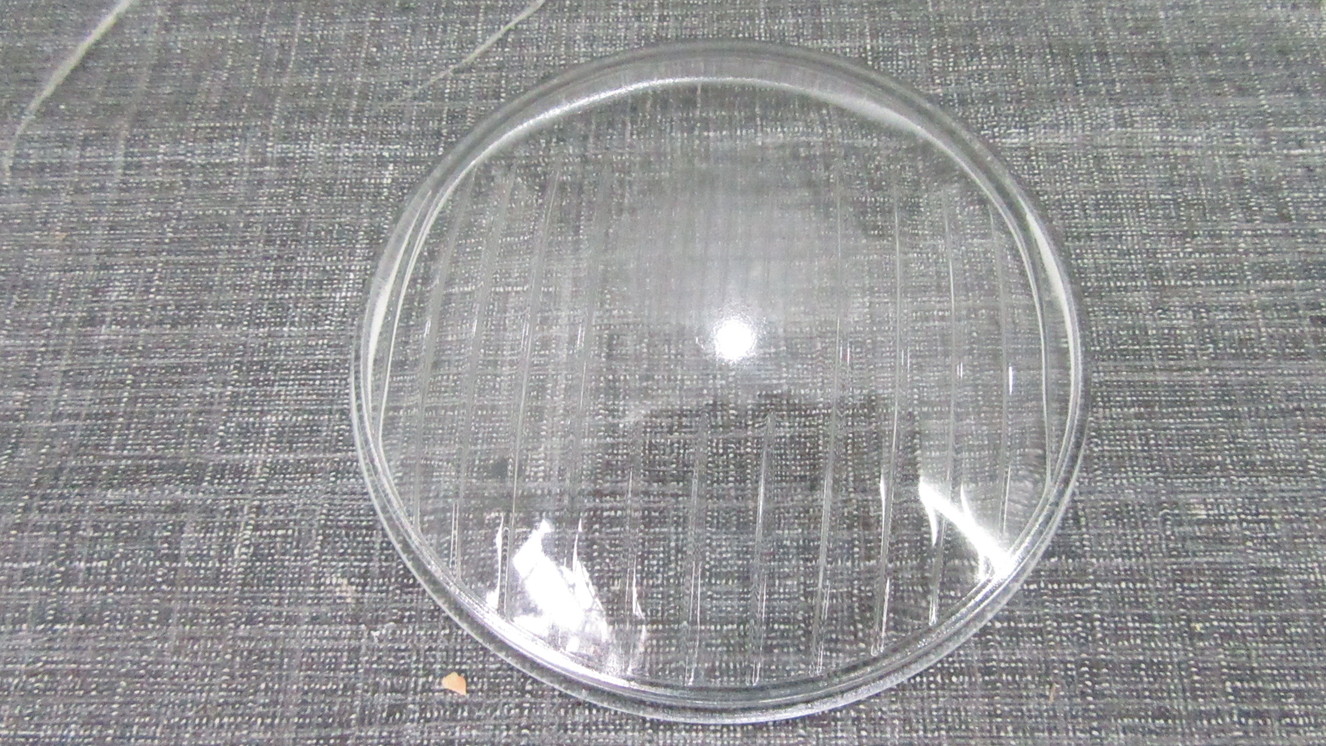VETRO FARO MM 95 PER VESPA 98 - 125 V98T - V1T - V15T - V30T - APE DAL 1948 AL 1952 - DIAM. INT. mm 93 - DIAM. EST. mm 96 - IMPORTANTE! PRIMA DI ORDINARE - CONFRONTA LE IMMAGINI ED ASSICURATI CHE SIA COMPATIBILE CON LA TUA VETTURA MARCA PRODUZIONE DELL'EPOCA FONDO DI MAGAZZINO 33404 - L3