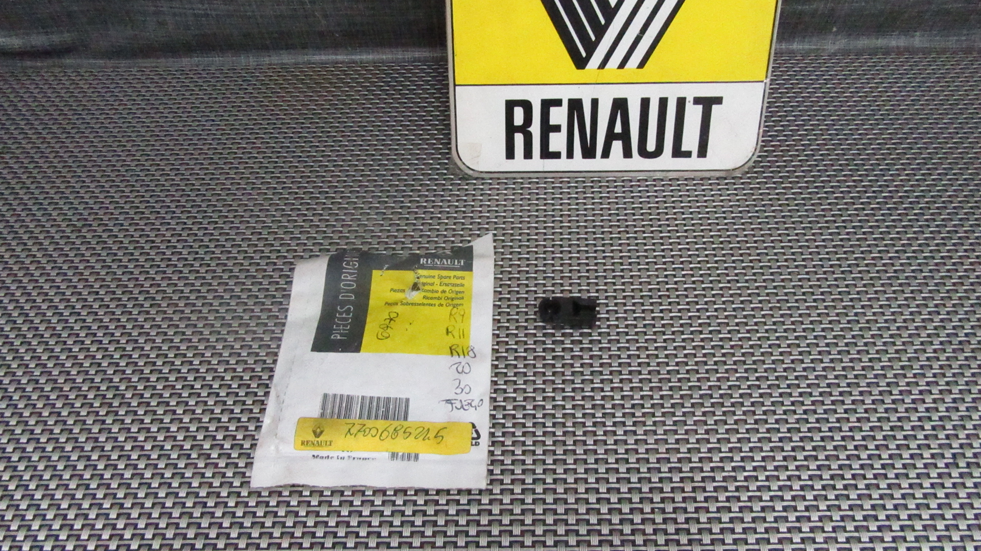 77006852445 TERMINALE CAVO ACCELERATORE PER RENAULT R9 - R11 - R18 - R20 - R25 - R30 - EXPRESS - FUEGO - ESPACE MK2 - SUPER 5 - IMPORTANTE! PRIMA DI ORDINARE - CONFRONTA LE IMMAGINI ED ASSICURATI DI VERIFICARE LA COMPATIBILITA' CON LA TUA VETTURA MARCA ORIGINALE RENAULT FONDO DI MAGAZZINO 31701 - M8-5