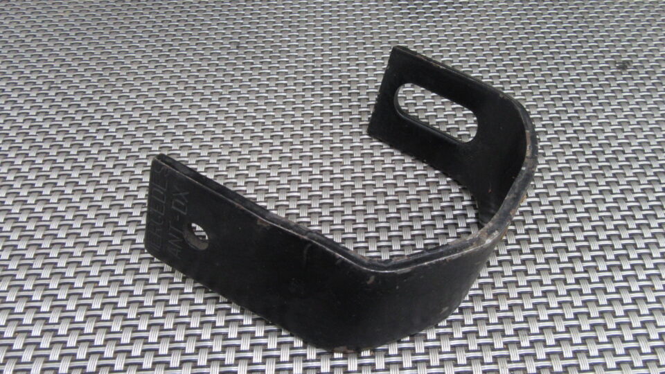 - STAFFA SUPPORTO PARAURTI ANTERIORE DX PER MERCEDES ANNI 80/90 - VEDI MODELLO - IMPORTANTE! PRIMA DI ORDINARE - CONFRONTA LE IMMAGINI ED ASSICURATI CHE SIA COMPATIBILE CON IL TUO MEZZO MARCA PRODUZIONE DELL'EPOCA ( RIF. CODICE T 186 ) FONDO DI MAGAZZINO 35071 - I7