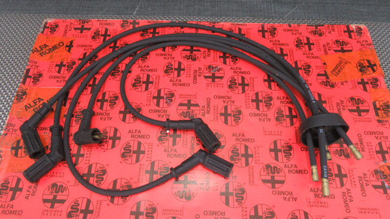 - SERIE CAVI CANDELE CAVIS PER ALFA ROMEO 75 - ALFA SPIDER A CARBURATORI - CONFRONTA LE IMMAGINI ED ASSICURATI CHE SIA COMPATIBILE CON IL TUO MEZZO MARCA CAVIS ( RIF. CODICE CAVIS 400 CLASSE B - 2C ) FONDO DI MAGAZZINO 35643 - E4-