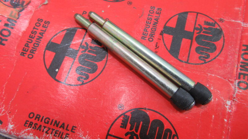 - COPPIA PERNI PINZE FRENI PER ALFA ROMEO ALFETTA - GIULIETTA - ALFA 75 Ø6X59/70 - CONFRONTA LE IMMAGINI ED ASSICURATI CHE SIA COMPATIBILE CON IL TUO MEZZO MARCA ALFA ROMEO FONDO DI MAGAZZINO 35827 - d15